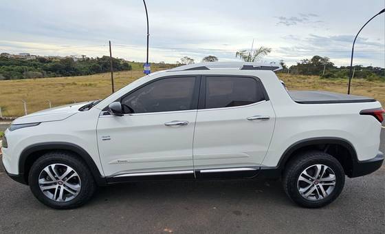 FIAT TORO 2.0 16V TURBO DIESEL VOLCANO 4WD AT9 FIAT TORO 2.0 16V TURBO DIESEL VOLCANO 4WD AT9